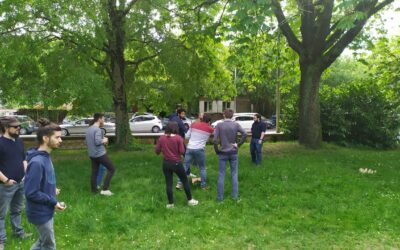 des collaborateurs qui jouent au molki