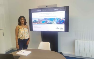 Une stagiaire qui présente son mémoire